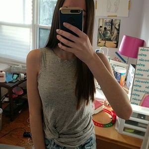 grey tanktop